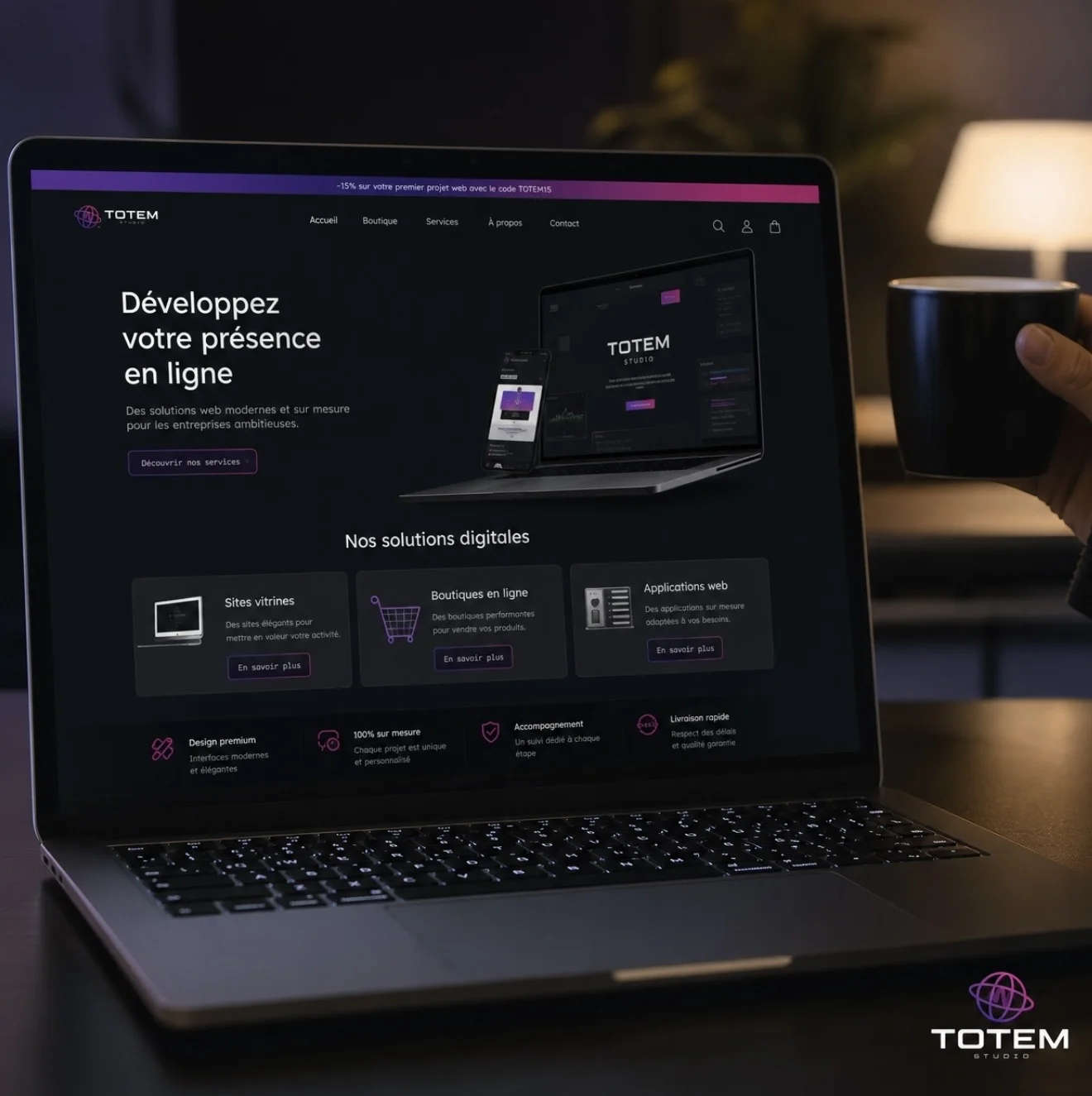 Site web Totem Studio sur laptop — démonstration design premium